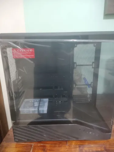 Gabinete lian li vector v100