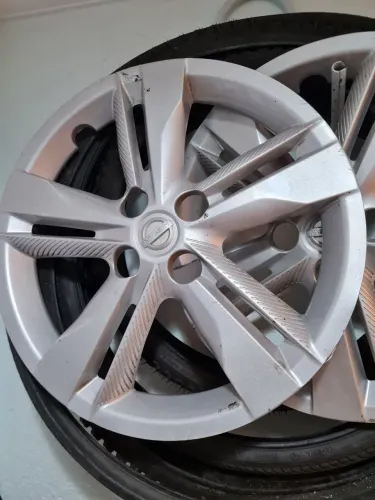 Calotas Nissan par aro 16