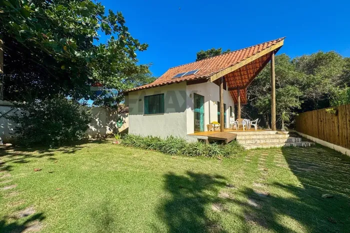 Para alugar casa estilo chalé mobiliado a 100 metros da Praia da Marina em Armação dos Búz