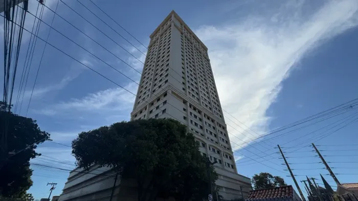 Apartamento mobiliado com 2 quartos no Edifício Sky Tower em localização privilegiada