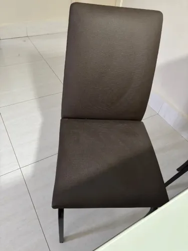 Mesa de jantar com 4 cadeiras