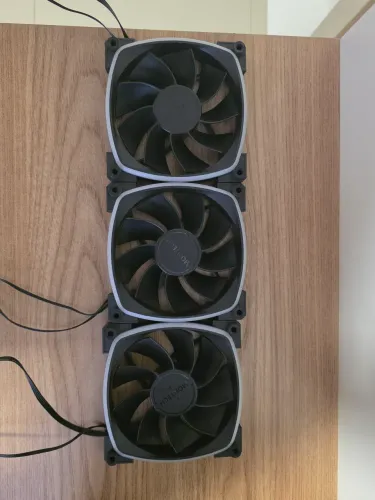 3x fans Montech RX120 ARGB