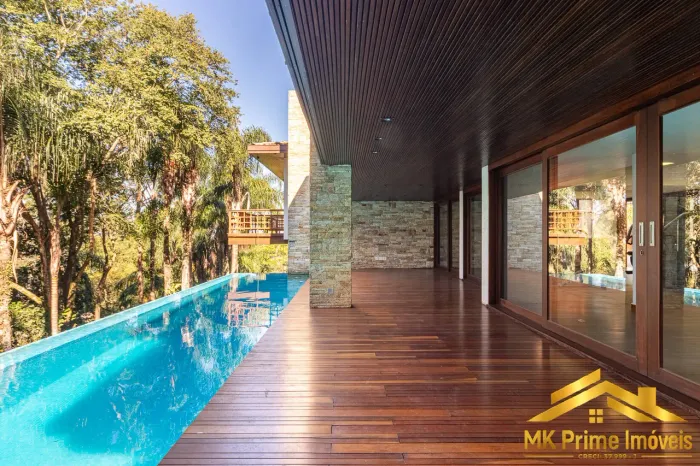 Mansão no Tamboré 1 | Integração Perfeita com a Natureza