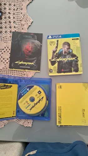 CYBERPUNK 2077 PS4 - COMPLETO COM LUVA/SOBRECAPA + EXTRAS