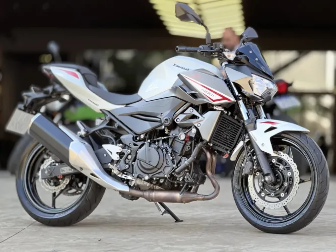 Kawasaki Z400 2022
