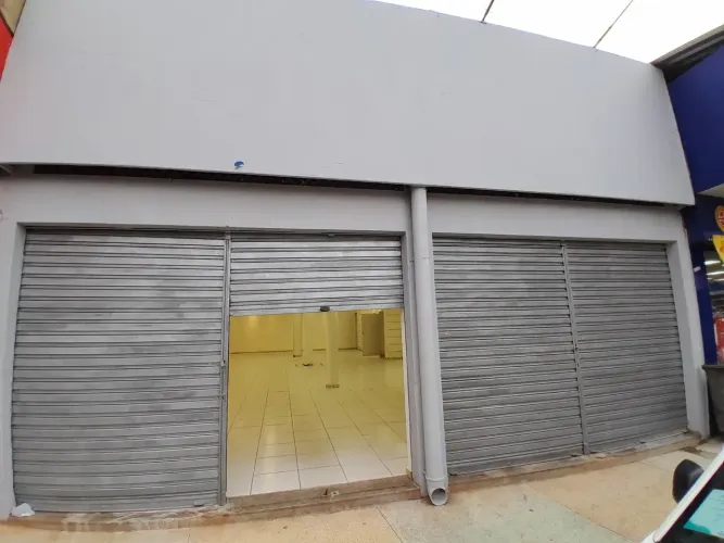 Imóvel para venda possui 300 metros quadrados em Comendador Soares - Nova Iguaçu - RJ