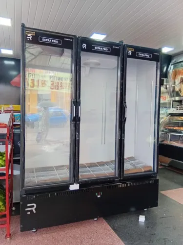 EXPOSITOR PARA BEBIDAS EXTRA FRIO REFRIMATE 3 PORTAS - NOVO