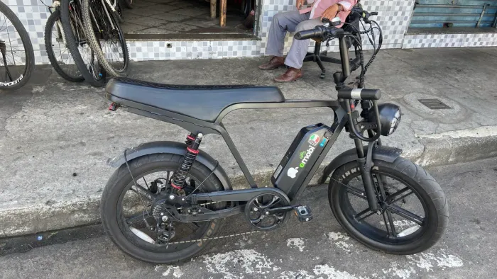 Bicicleta elétrica v10 max muito bem cuidada