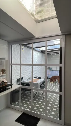 Porta de Correr em Alumínio Branco Linha Suprema com Vidro Temperado 1760x2160mm