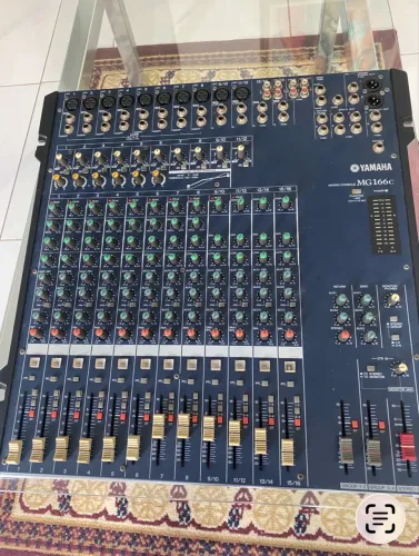 VENDO MESA DE SOM YAMAHA.