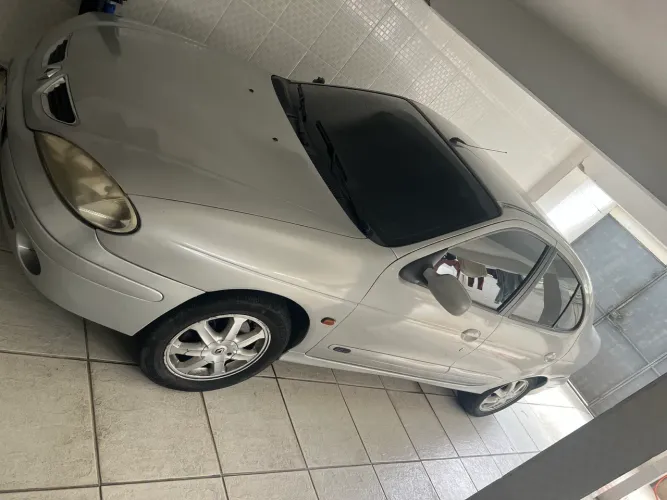 Renault Megane Sedan Privilège 2.0 16V AUT 2004
