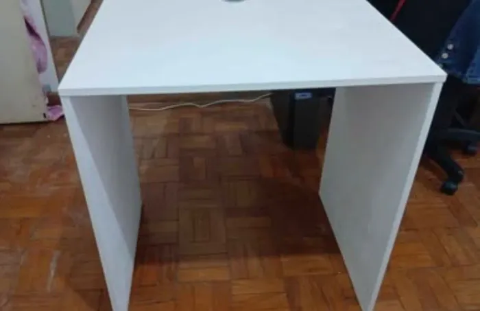Escrivaninha pequena