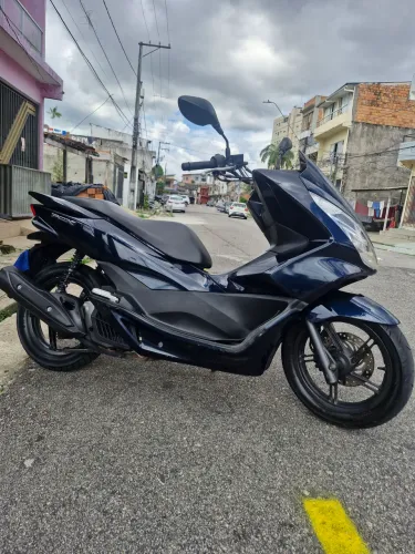Vendo moto Honda pcx sem multas e com IPVA pago ate 2027