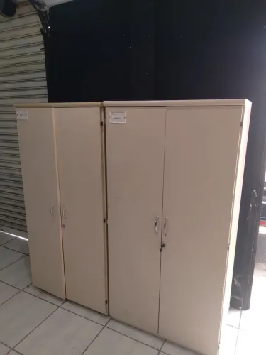 Vendo armários balcões e mesas para escritório
