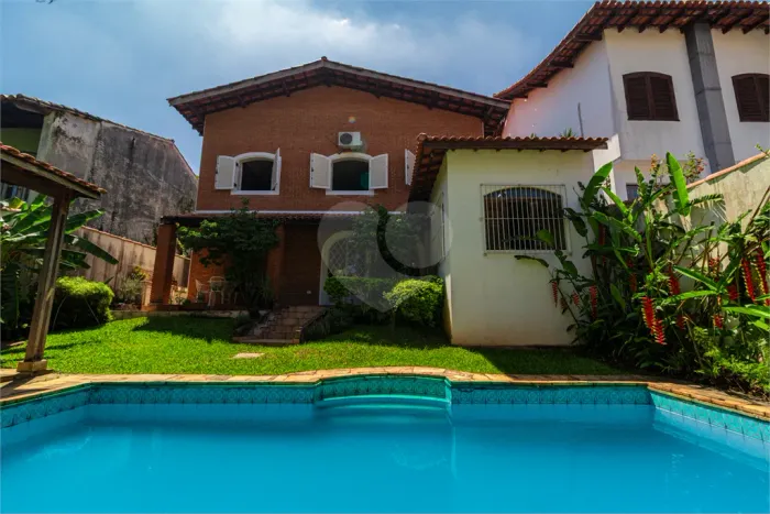 Casa de Vila à venda com 4 quartos, sendo 2 suítes, em Alto da Boa Vista, São Paulo - SP