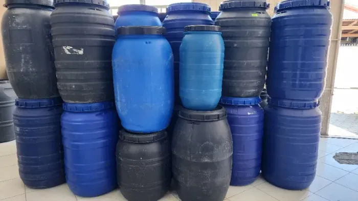 Bombonas plásticas de 200 litros para estocar diversos produtos!