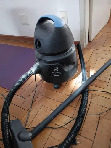 Aspirador água e pó Electrolux compacto potente função sopro 1400W 12 L total 5L 127v