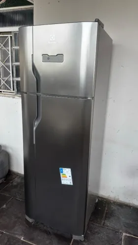 Geladeira frost free Electrolux TF39 inox com freezer 310L