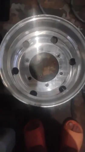 Duas Roda 17.5 semi nova 800 vendo ou troco por pneu