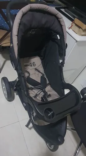 Carrinho de Bebê com Bebê Conforto kiddo