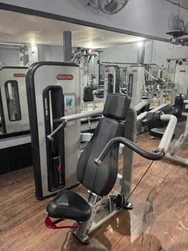 Vende se lote de equipamentos Star Trac em excelente estado para academias de alto padrao