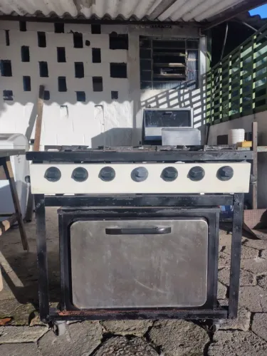 Fogão Industrial - 4 Bocas com Forno 09 Litros Usado - Compre e Ajude uma Causa Social