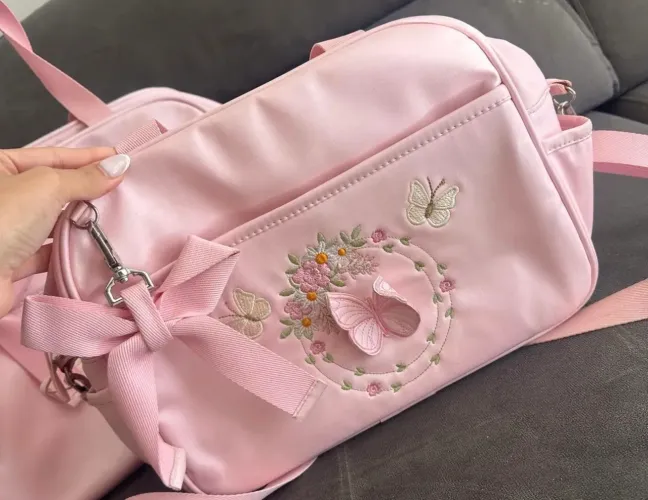 KIT COM 2 BOLSAS MATERNIDADE  E UM TROCADOR 
