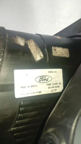 Carro: Ford Modelo: ka Ano: 2008/2014 lado esquerdo estado com detalhe $100