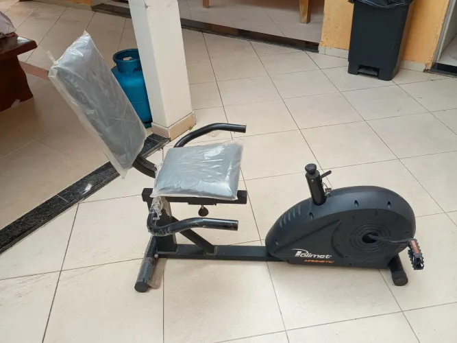 Bicicleta ergométrica polimet semi nova, ainda no plástico 