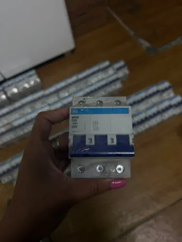 Disjuntor WEG C32 COM + DE 30% DE DESCONTO (PRODUTO NOVO E EMBALADO)