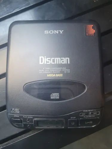 Sony Discman D-33 (Japão 1992) - Conservado (LIGA, MAS NÃO LÊ CD)