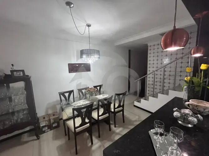 Casa Duplex na Suíssa Para Venda com Suíte Máster, Closet e Varanda