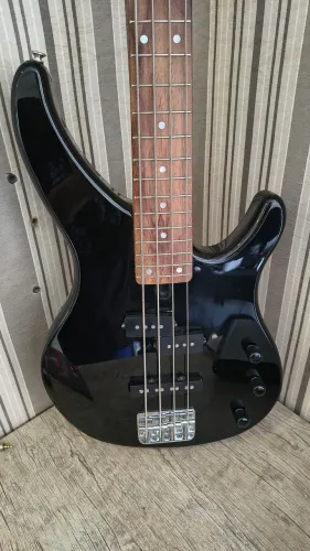 Contrabaixo Yamaha TRBX174 4 cordas Preto
