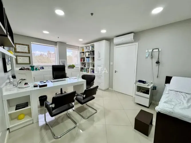 Sala Comercial Próximo ao Shopping no Rio Branco REF: 3857