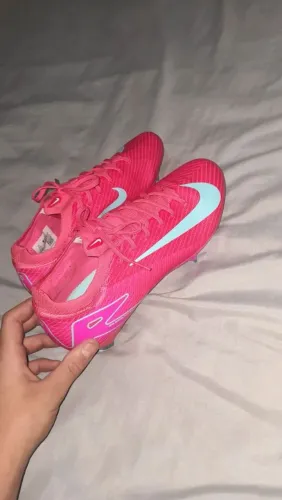 Chuteira da Nike / Modelo Campo / Tamanho 40 / Usada apenas 4× Sem defeito Algum