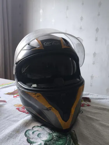 Capacete GP-TECH 