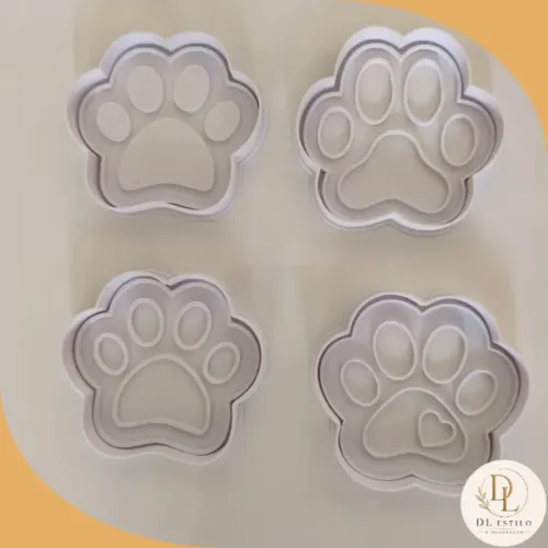 Kit com 4 Cortadores de Biscoito em formato de Patinhas de Cachorro