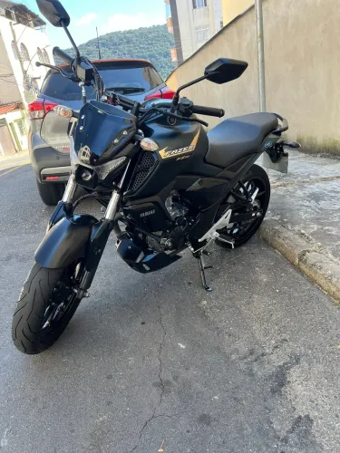 Moto Yamaha Fazer15 2025