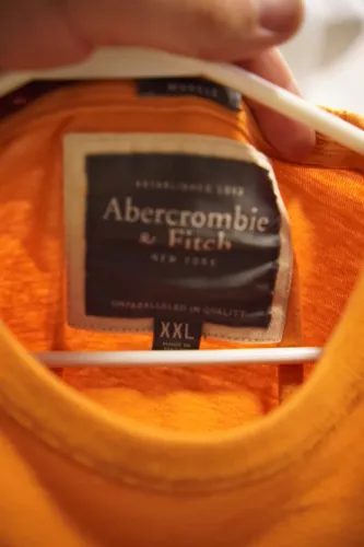 Camiseta Abercrombie & Fitch laranja muscle fit