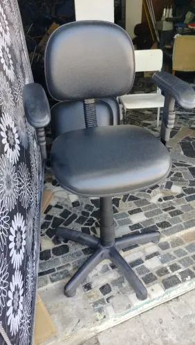Cadeira caixa para seu estabelecimento comercial