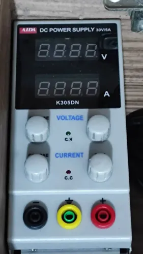 Fonte de Alimentação Assimétrica Digital Aida 30V 5A