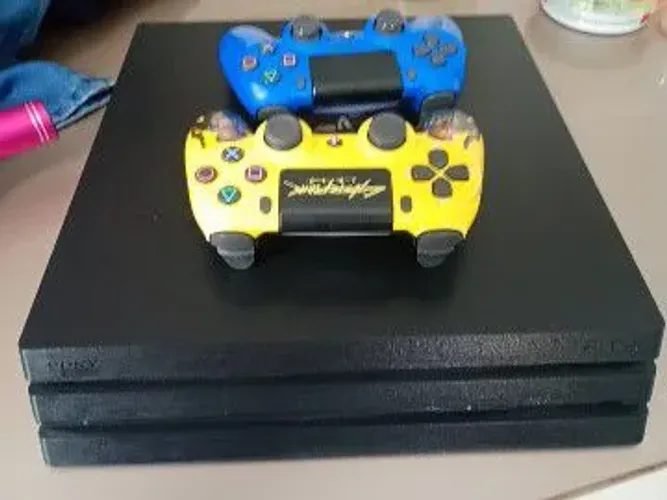 Ps4 pro com 2 controle