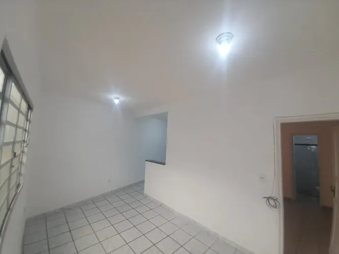 CASA PARA LOCAÇÃO EM AMERICANÓPOLIS- ENTRADA COMPARTILHADA - 01 VAGA - TÉRREA