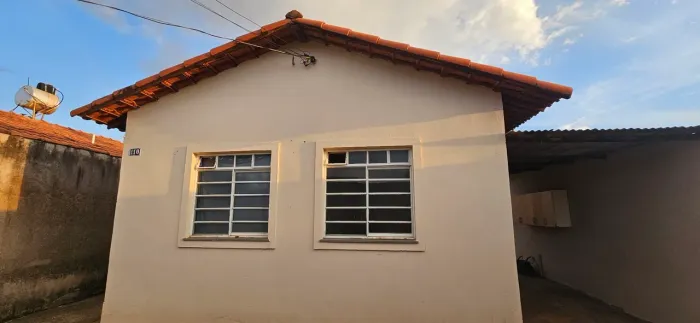 Aluga-se casa no bairro Shopping Park