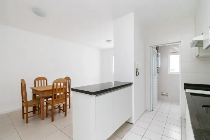 Apartamento com 2 Quartos para Alugar no Centro de Curitiba