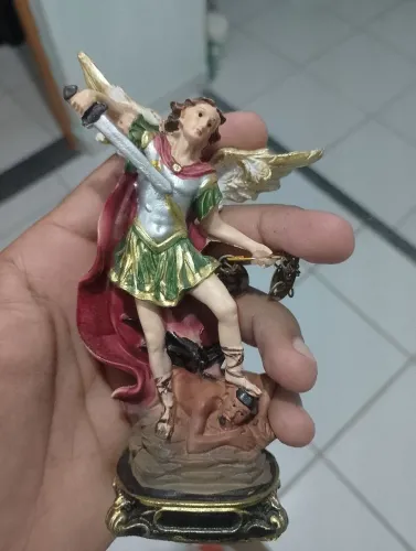 Imagem St Miguel Arcanjo ( em resina)