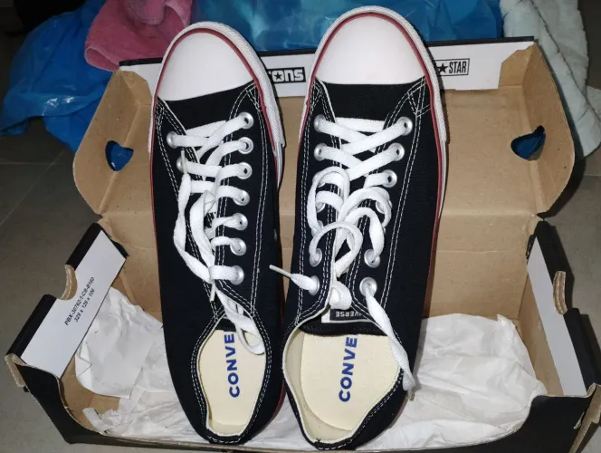 Tênis casual Converse All Star preto e branco, tamanho 40, novo, nunca usado.