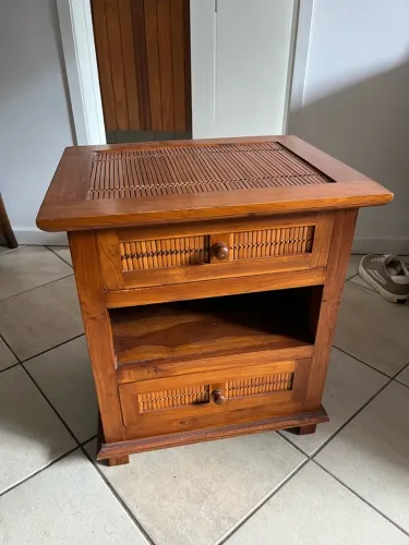 Mesa de cabeceira tailandesa