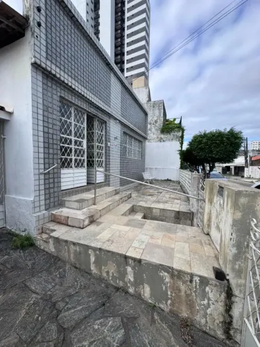 Térrea para venda possui 250 metros quadrados com 4 quartos em Farol - Maceió - AL
