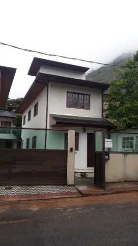 Casa para alugar em Domingos Martins, 2 andares, vaga de garagem em condominio fechado.